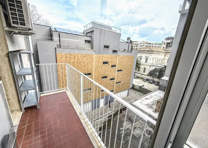 Casa Ploy - Bright And Modern, Between The And The Center Daire Pescara